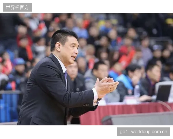 卢伟教练带领上海队常规赛战绩领跑联盟,为最终夺冠奠定基础。 卢伟教练带领上海队常规赛战绩领跑联盟,为最终夺冠奠定基础。